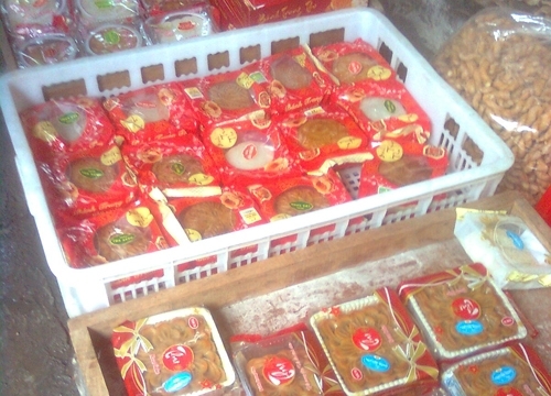 Hà Nội: Bánh Trung thu siêu rẻ tràn từ chợ ra vỉa hè